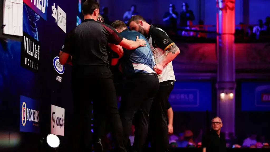 "Ohnmacht": Schock-Moment um Darts-Profi Menzies