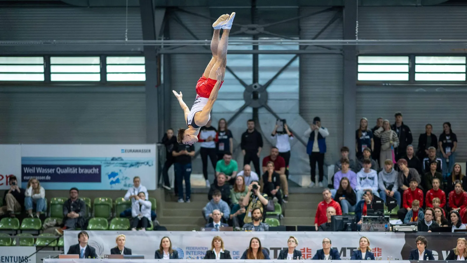 Matthias Schuldt beim Trampolinspringen
