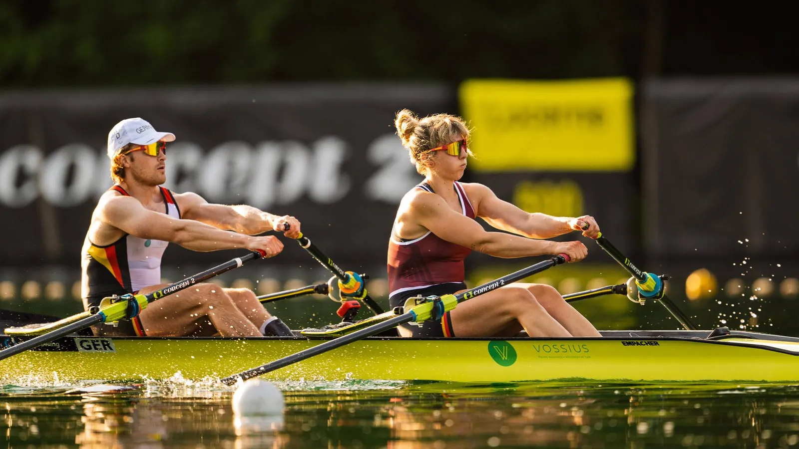 Valentin Luz (links) und Kathrin Marchand (rechts) beim Rudern