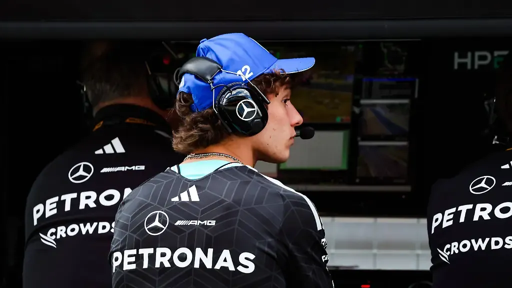 F1-HUNGARIAN-GRAND-PRIX-2026-KIMI-ANTONELLI-Andrea-ita-Mercedes-AMG-F1-Team-W17-portrait-during-the-Formula-1-Hungarian-Grand-Prix-2026-11th-round-of-the-2026-Formula-One-World-Championship-WM-Weltmeisterschaft-from-July-24-to-26-2026-on-the-Hungaroring-in-Mogyorod-near-Budapest-Hungary-MogyorodHungary-PUBLICATIONxNOTxINxFRAxBEL-Copyright-xFLORENTxGOODENx
