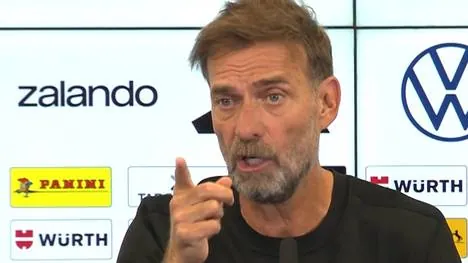 Jürgen Klopp wird auf seiner Antritts-PK als Bundestrainer gefragt, ob er in der deutschen Nationalmannschaft seinen Fußball durchdrücken möchte. Der 59-Jährige holt weit aus.